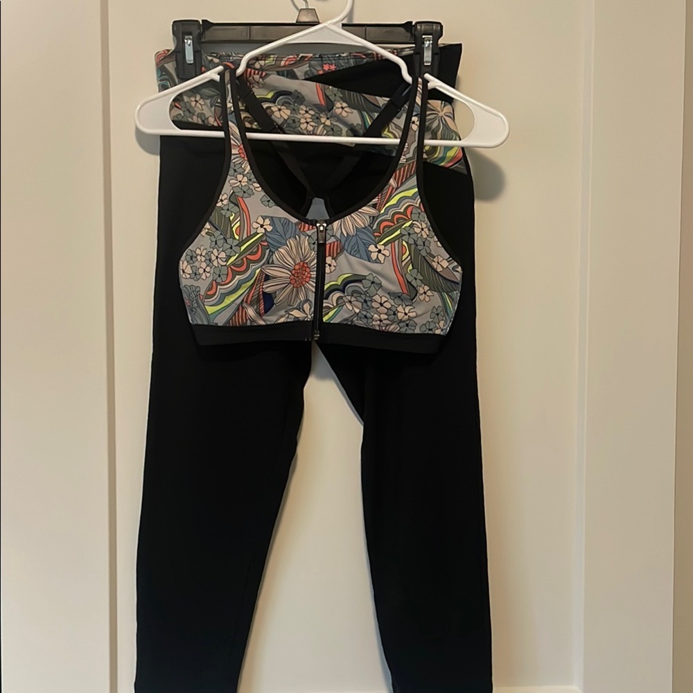Victoria’s Secret Zip-Front Sports Bra with Black Leggings Set